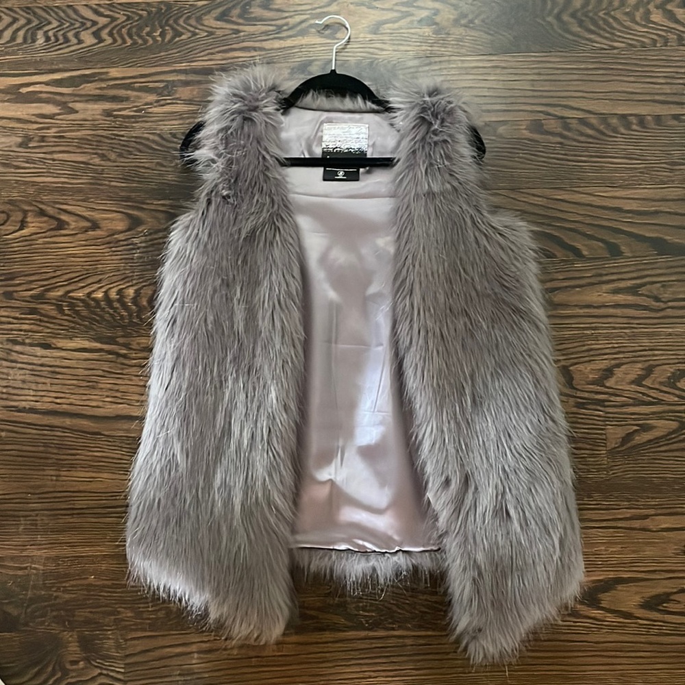 The coolest kensie grey fuzzy vest